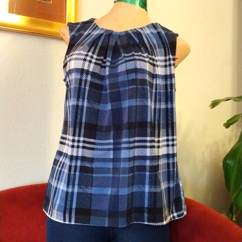 Jones New York Sleeveless shirt size small